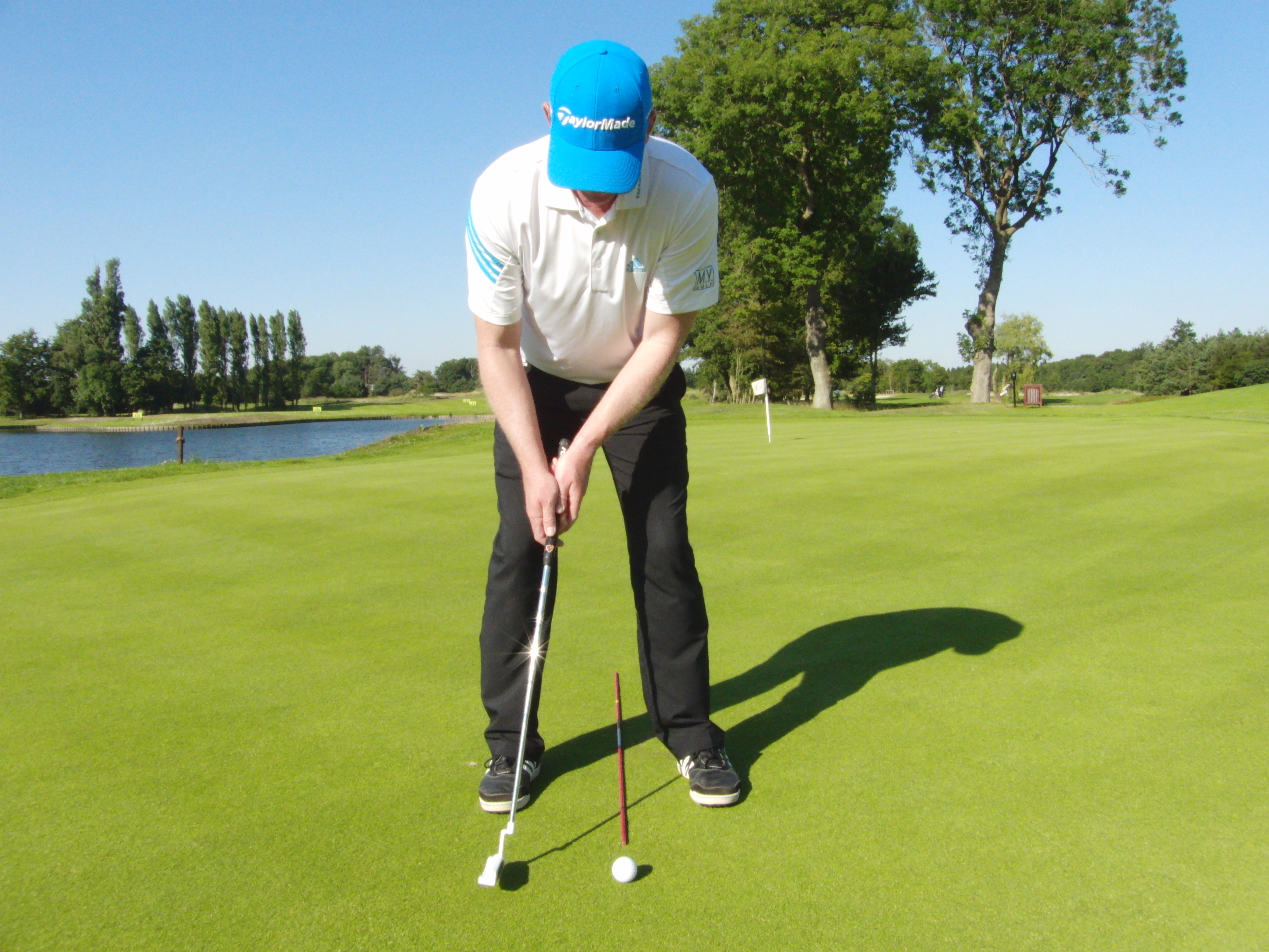 Beweeg vanuit je armen en schouders en houdt je handen stil.