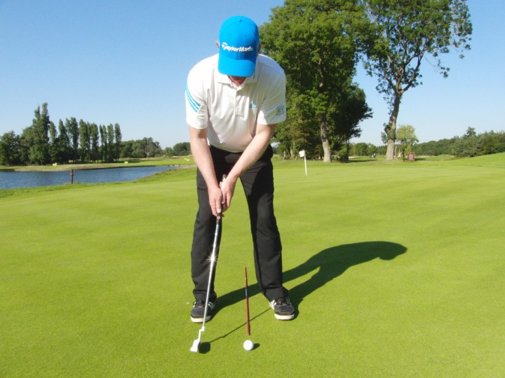 Beweeg vanuit je armen en schouders en houdt je handen stil.