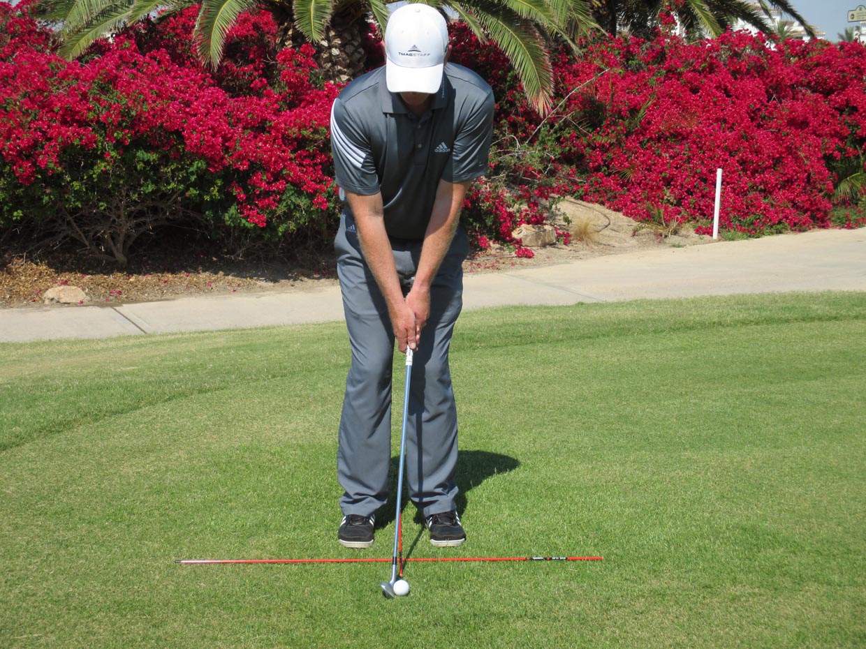 De bal moet in het midden van je voeten liggen.